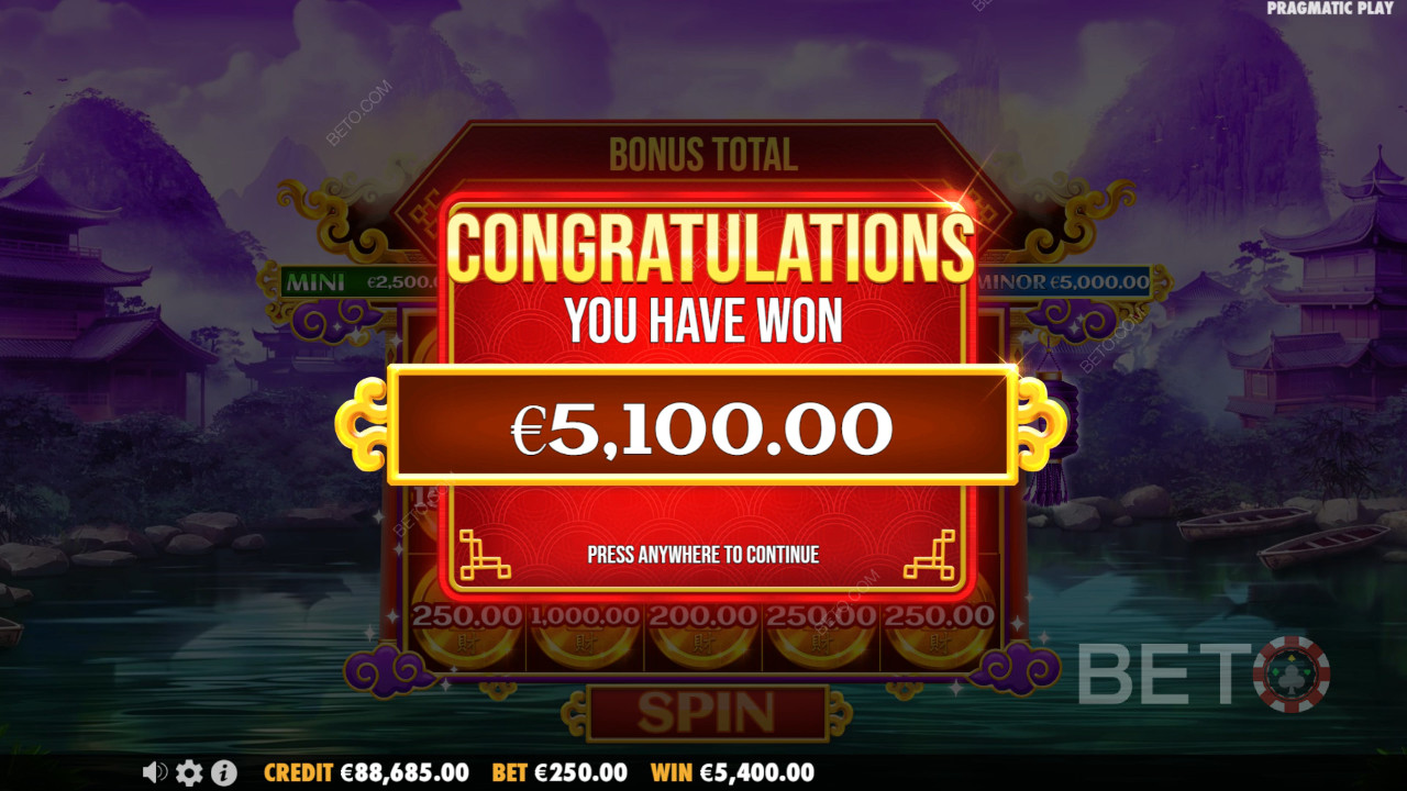 Vinn 10 000 gånger din insats i videosloten Chests of Cai Shen!
