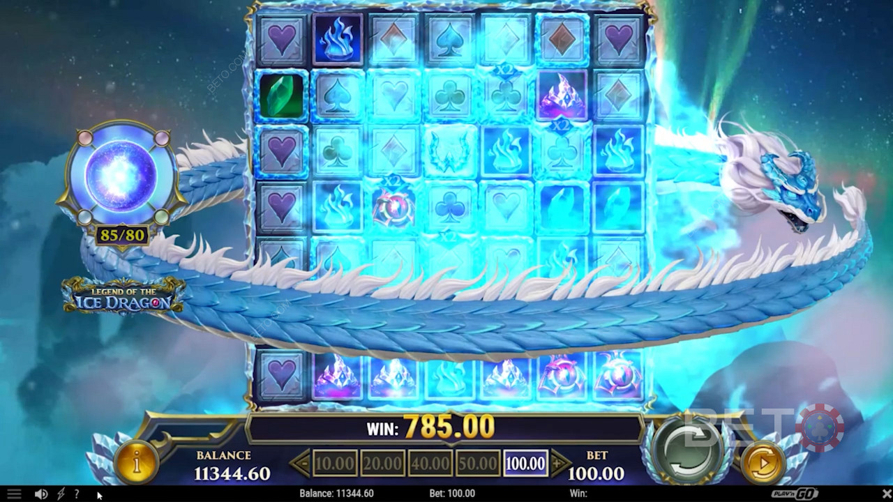Utlös Dragon Blast genom att samla 80 vinnande symboler i Legend of the Ice Dragon slot.