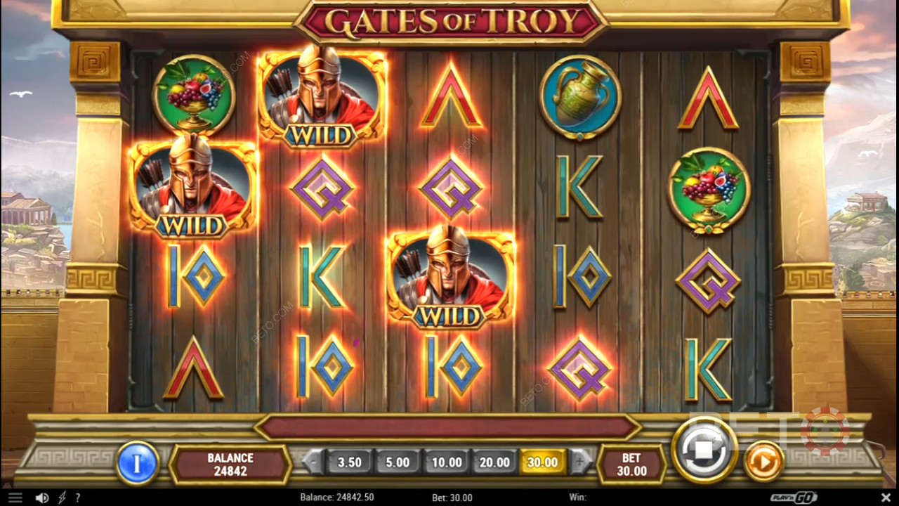 Wild-symboler har höga utbetalningar i spelautomaten Gates of Troy.